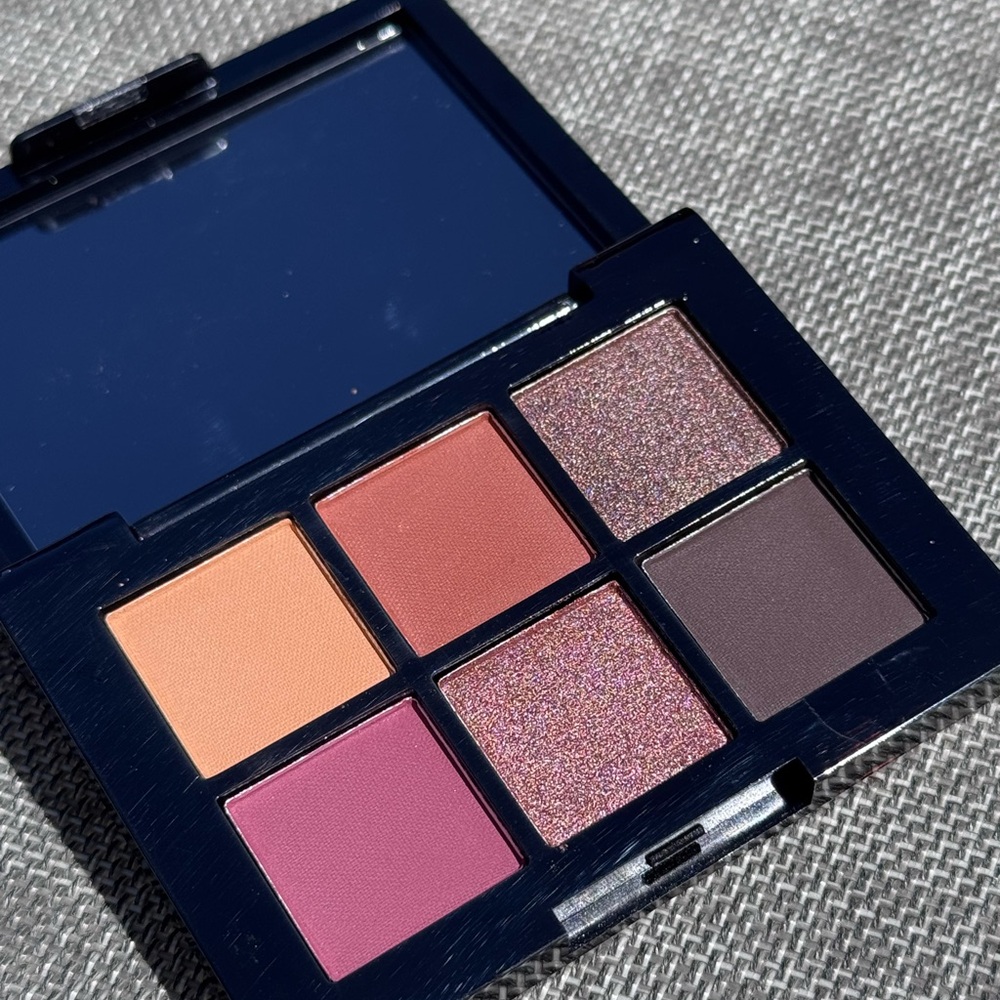 Beauty Vaulte Eyeshadow palette- Regal NWT